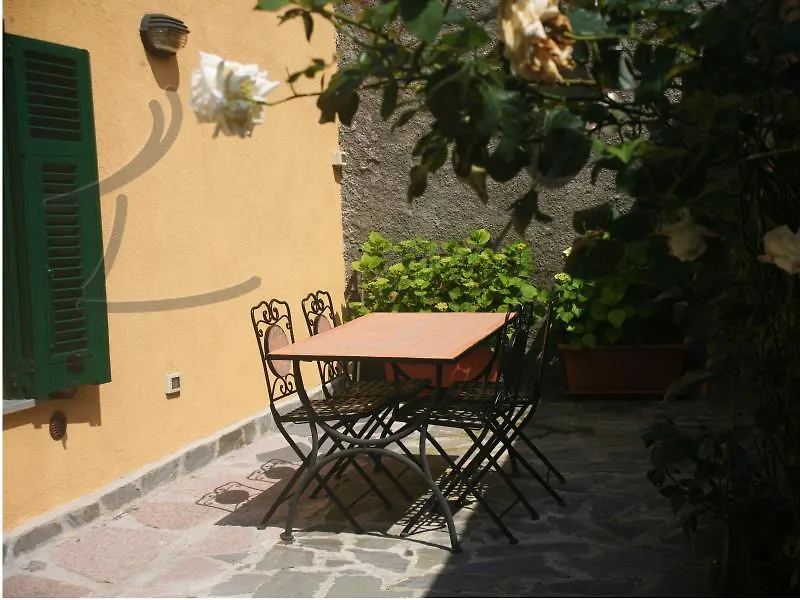 Il Cortile Del Contadino Daire Volastra 0*,  İtalya